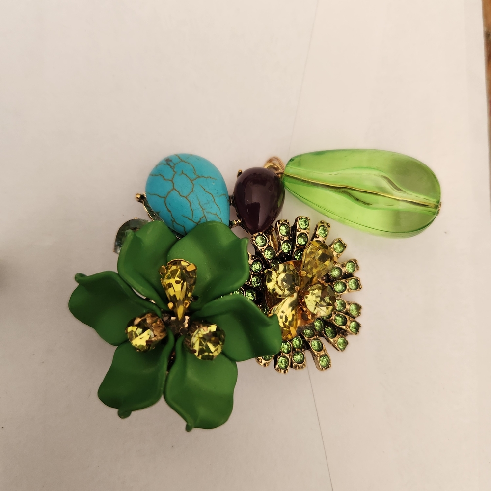 Elegant Green and Gold Floral Brooch